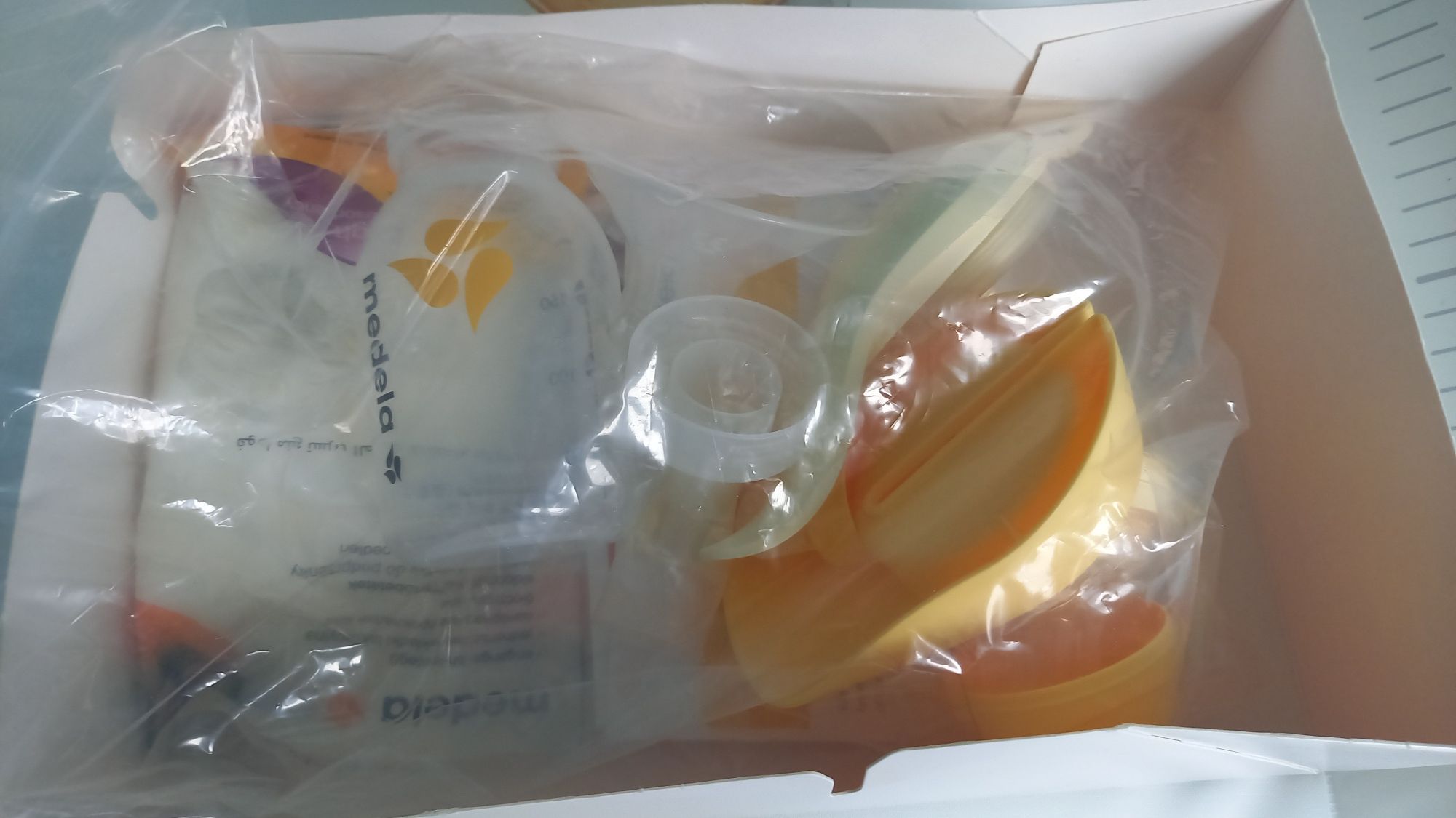 Laktator ręczny medela plus wkładki laktacyjne