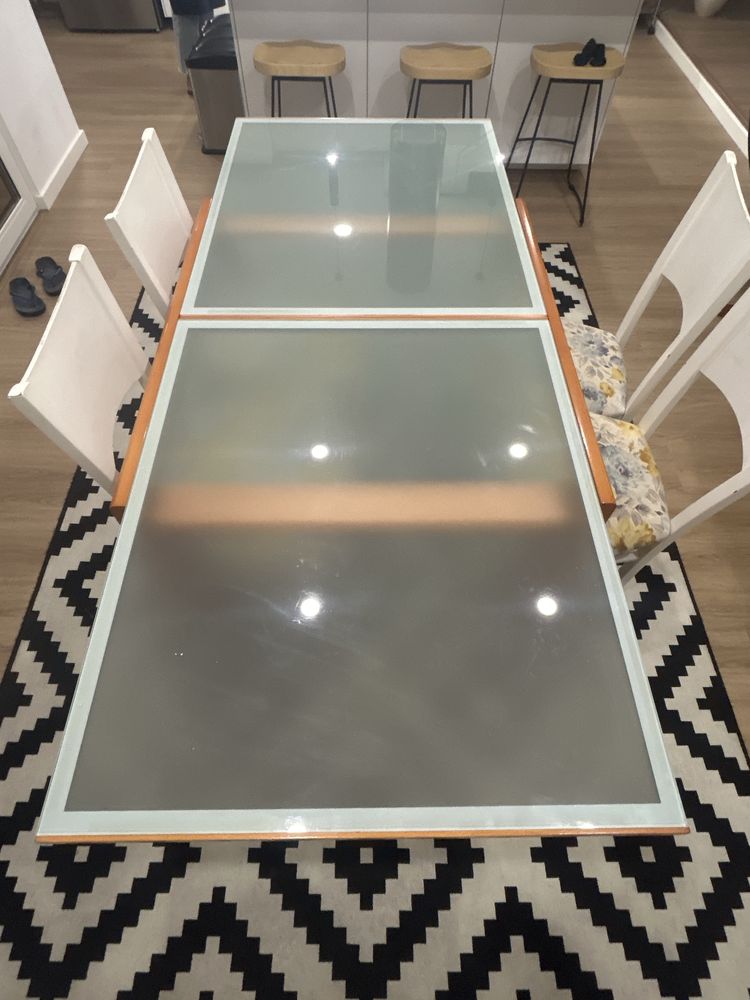 Conjunto mesa jantar 4 cadeiras e 2 capa almofadas