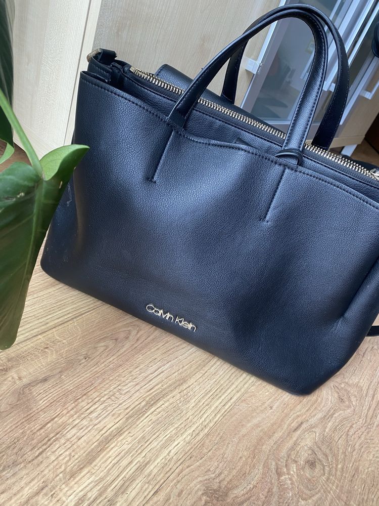 Piękna torba Calvin Klein z paskiem