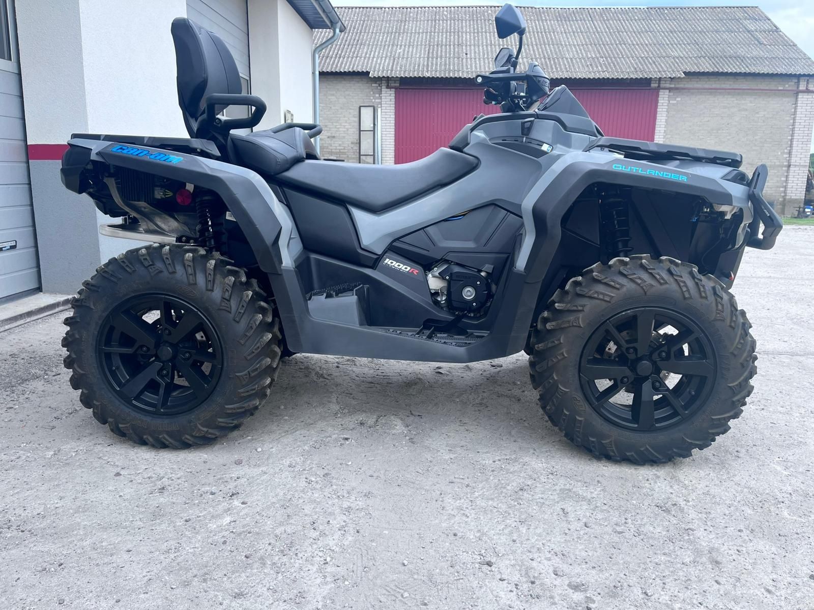 Can am Outlander max DPS 1000R, 2200km/70godz.