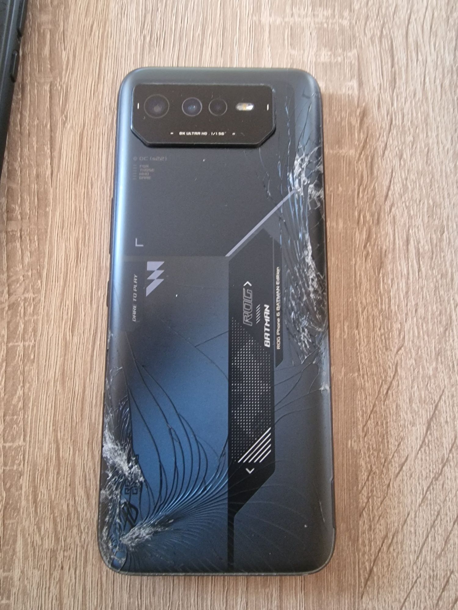 Asus Róg Phone 6D Batman Edition plus rog kunai 3