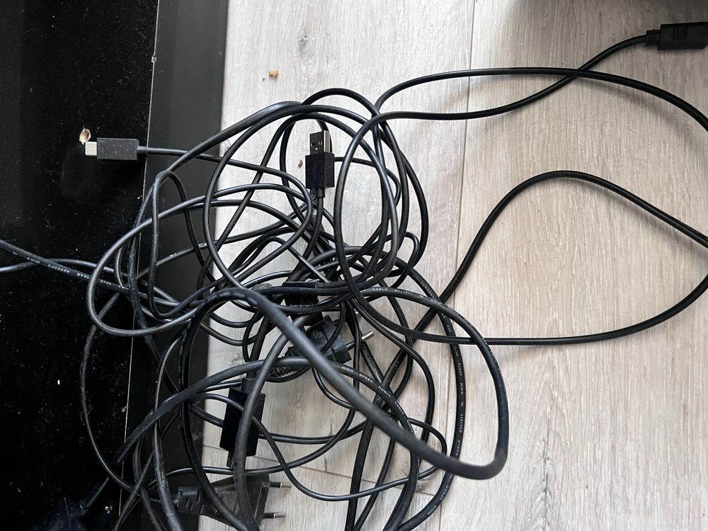 Amplituner z zestawem 4 glosniki
