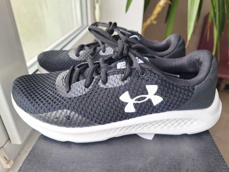 Кросівки  Under Armour  38 р