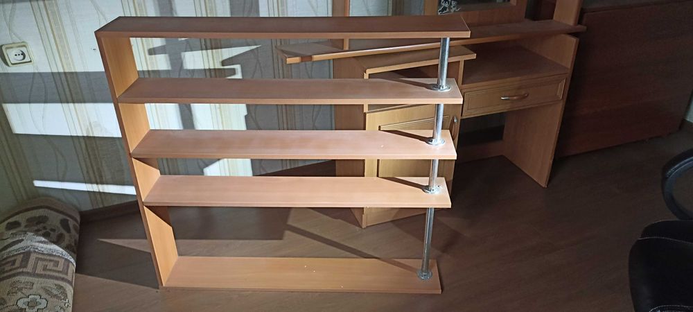 Навісні книжкові полиці