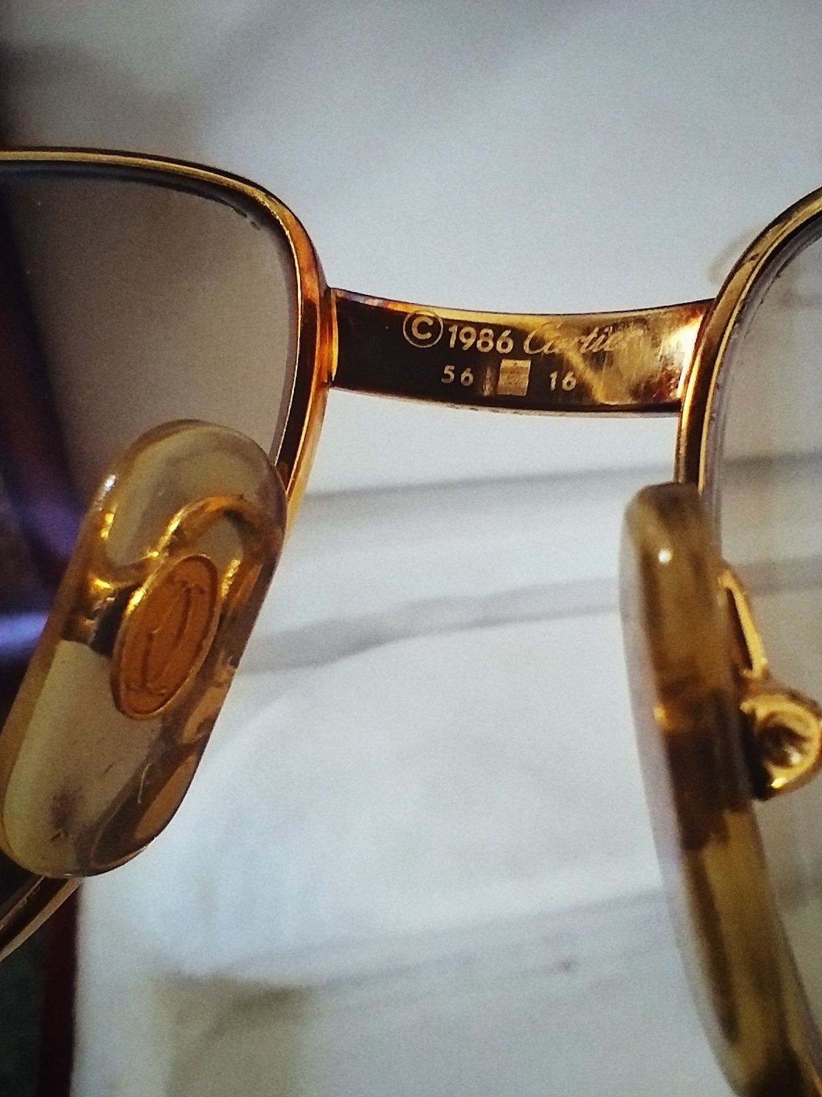 Óculos Cartier Romance Louis 56-16 em ouro 22k