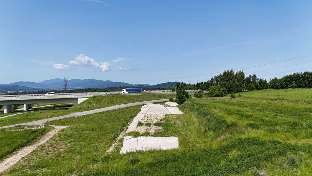 Działka przy trasie S7