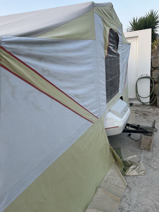 Autotenda de dois quartos muito pratica e leve.