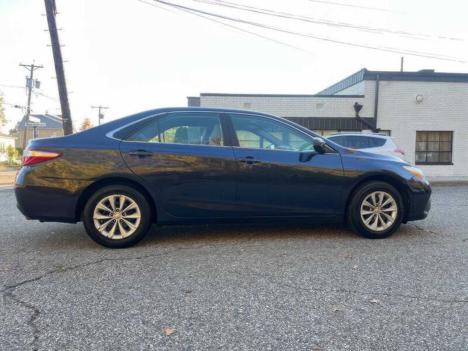 Toyota Camry LE      2015