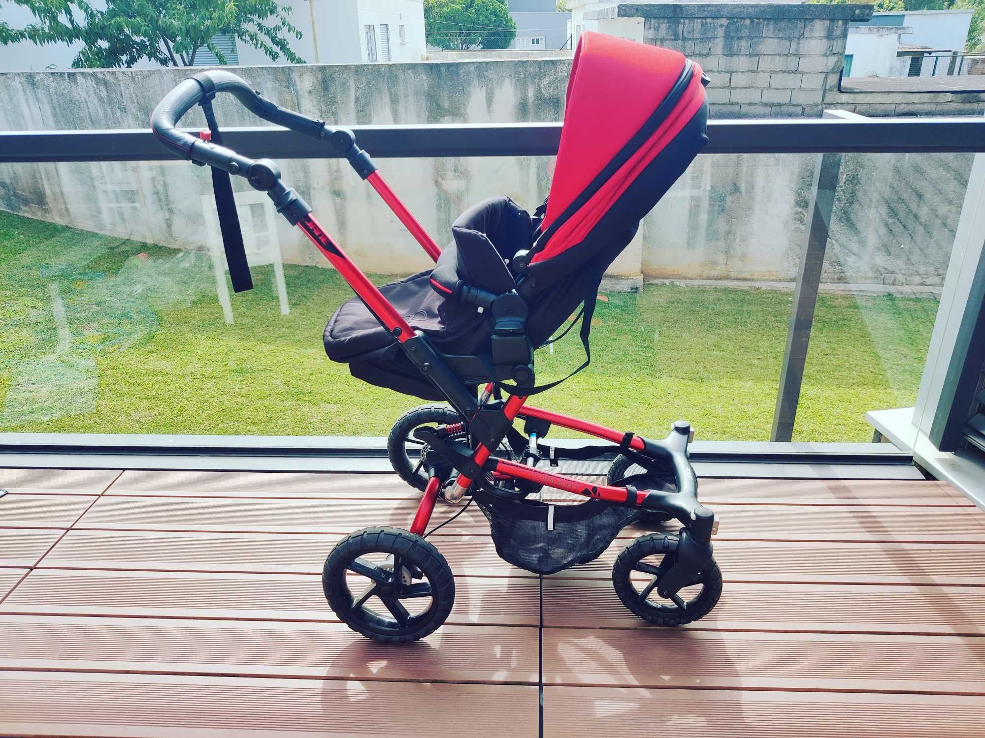 Carrinho com porta-bebés e base auto