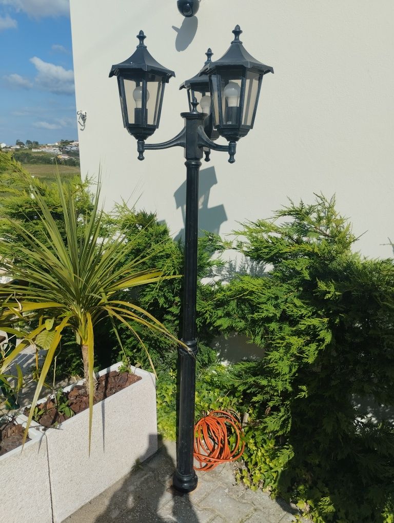 Candeeiro de pé exterior