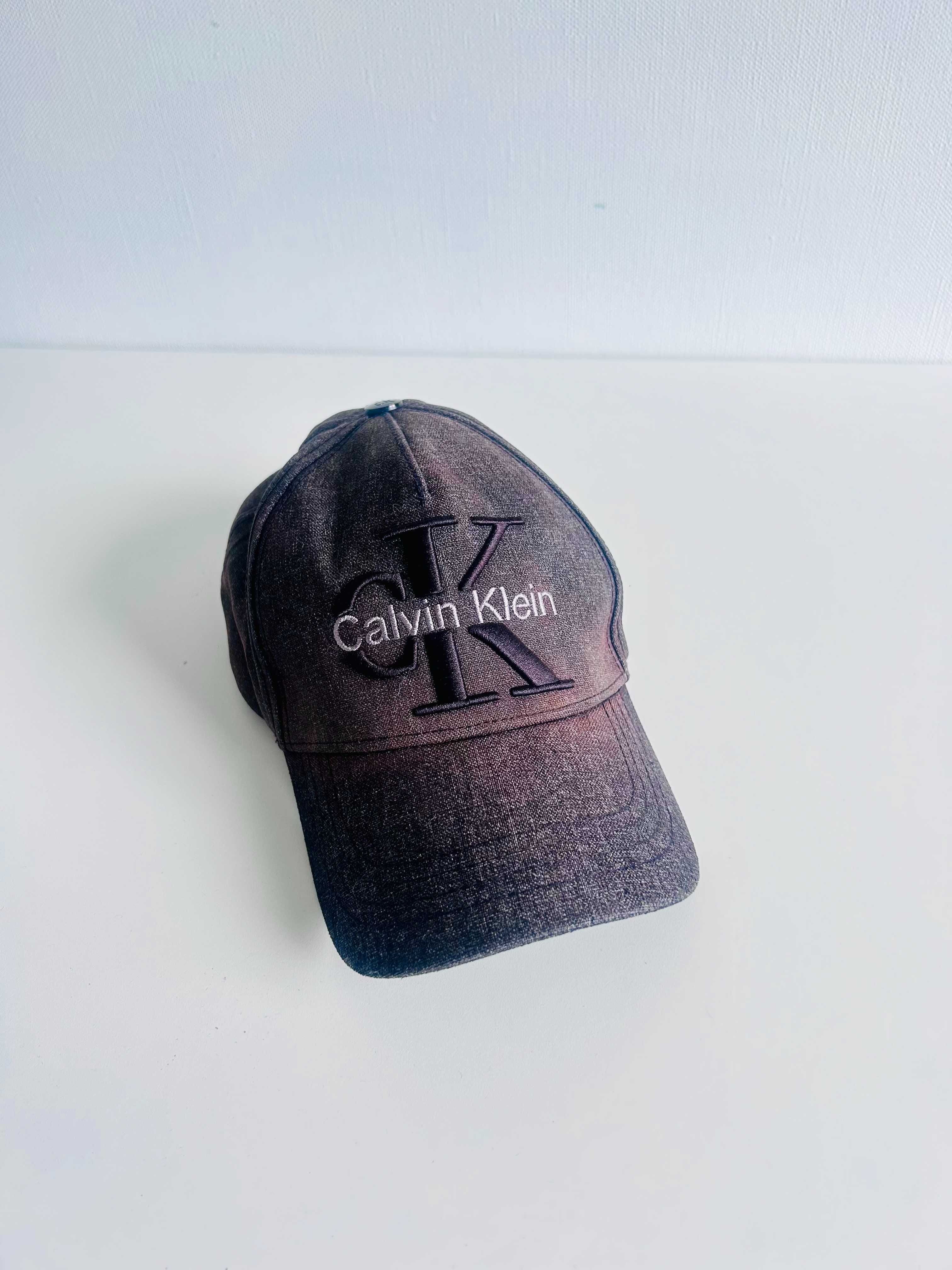 Czapka z daszkiem Calvin Klein/ Czapka Calvin Klein z daszkiem brązowa