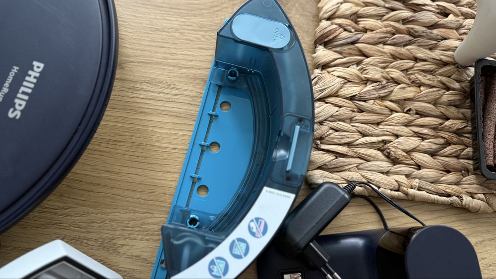 Продам робот пилосос Philips xu2000