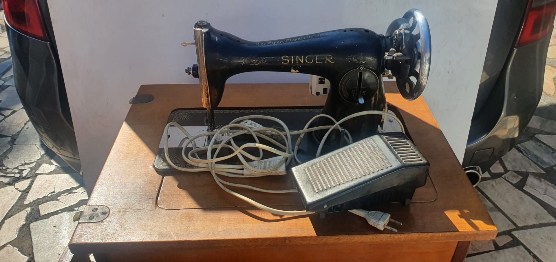 Máquina de costura Singer com motor