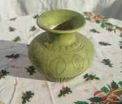 Vaso decorativo em cerâmica artesanal verde – estilo rústico