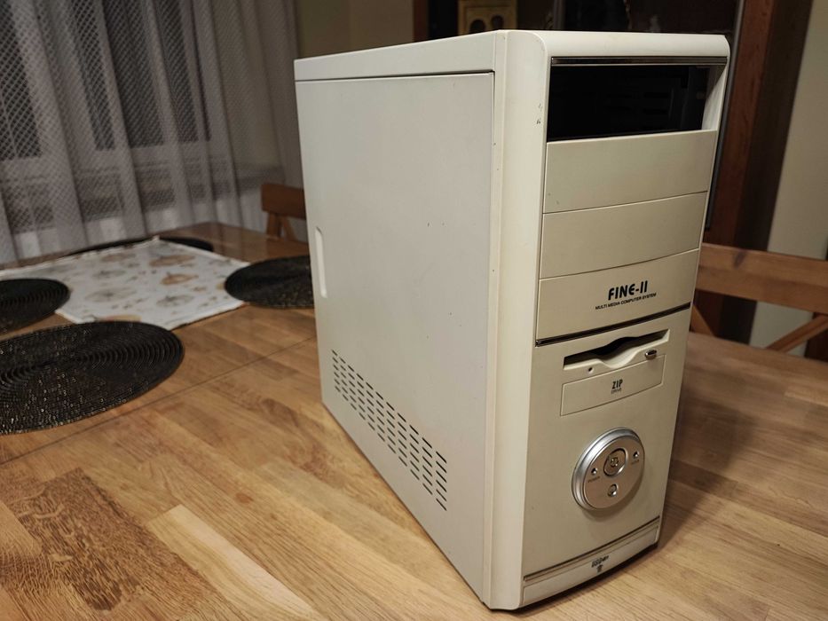 Solidna obudowa ATX midi tower