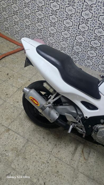 Vendo CBR 600 em excelente estado.