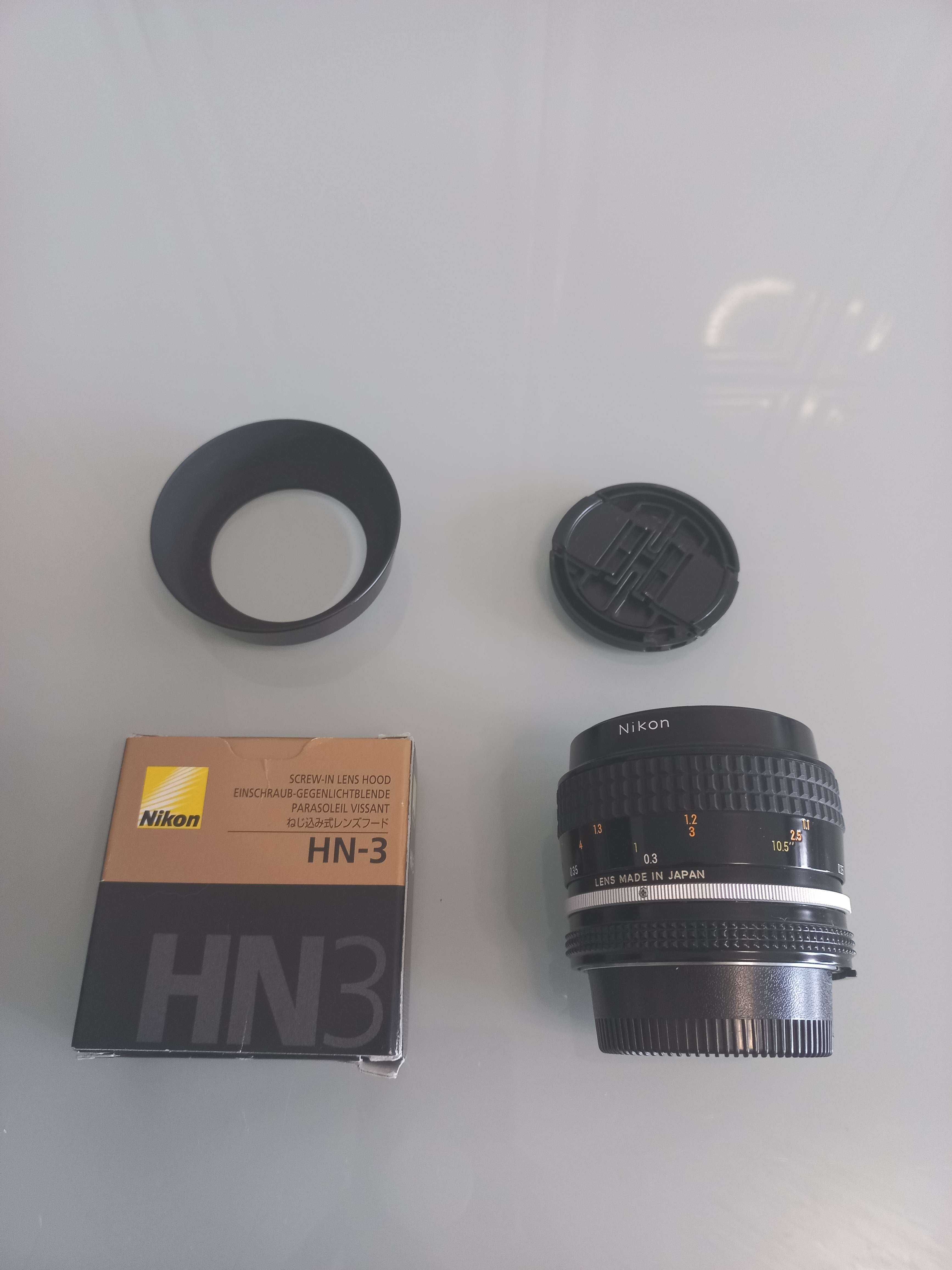 Nikon 55mm f/3.5 Micro-NIKKOR e Parasol Nikon HN-3