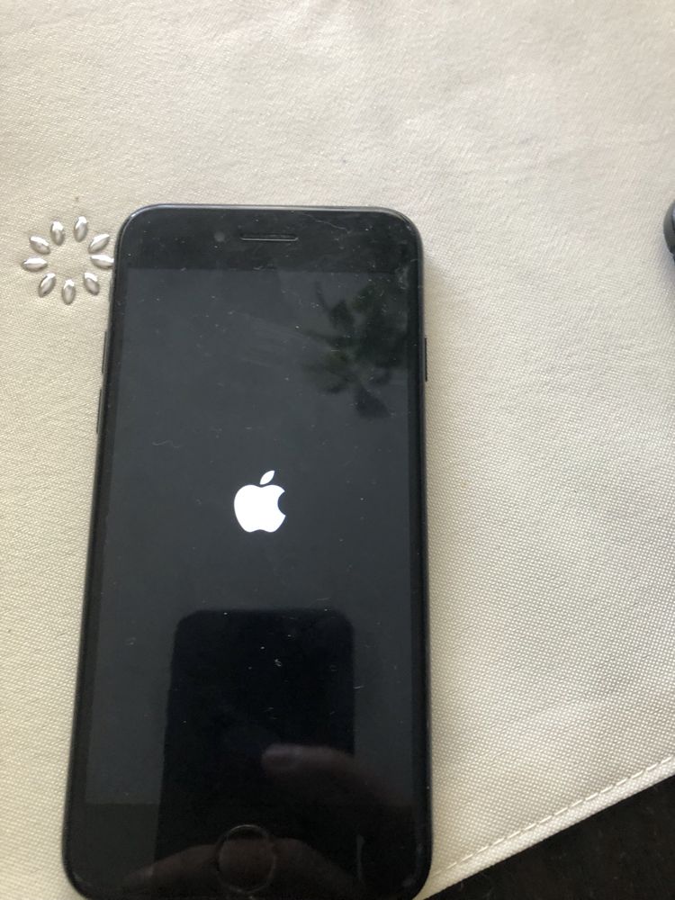 iPhone 7 . 32 GB