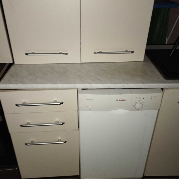 Zestaw mebli kuchennych zlew, bateria, zmywarka,  kuchenka elektryczną