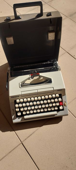 Máquina de escrever MESSA