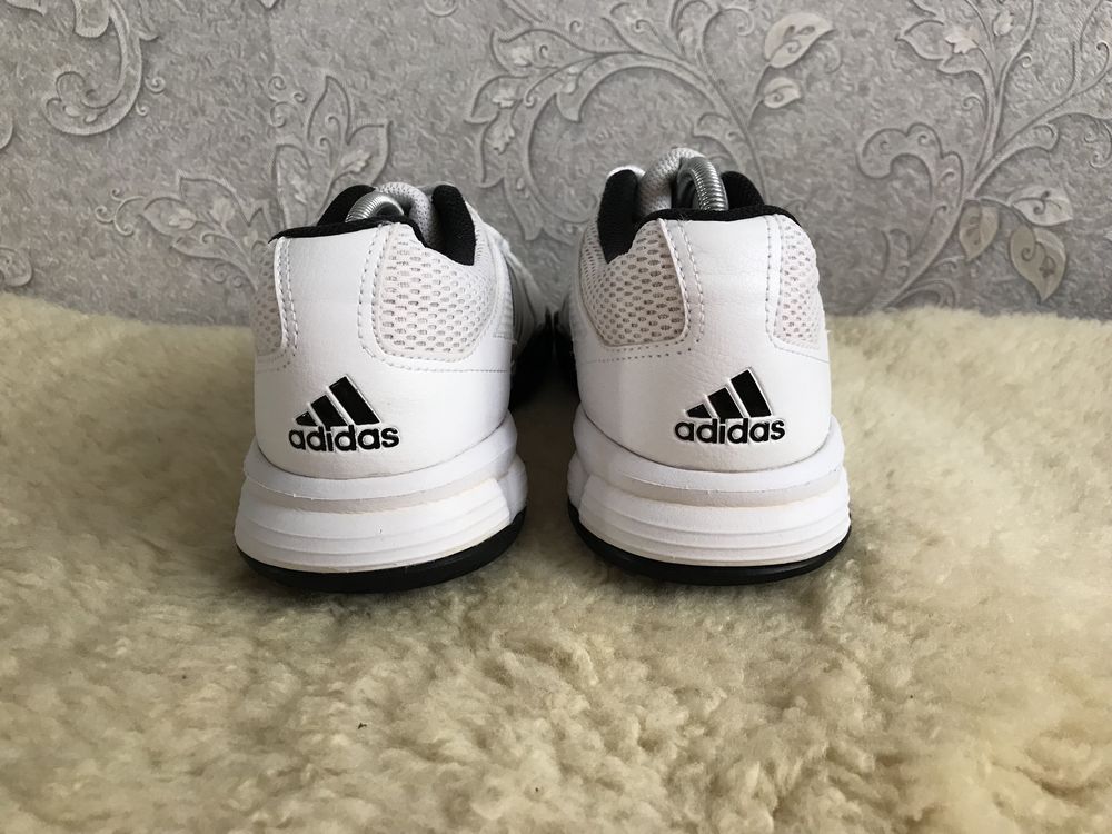 Кроссовки Adidas для волейбола, зала тенниса грунту 42,5 42 27 26,5