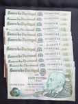 12 notas seguidas de 20 escudos
