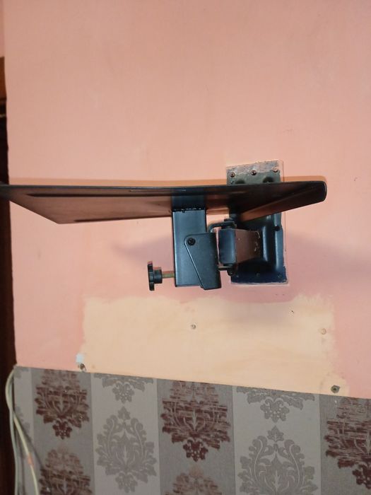 Кронштейн для телевізора поворотний.