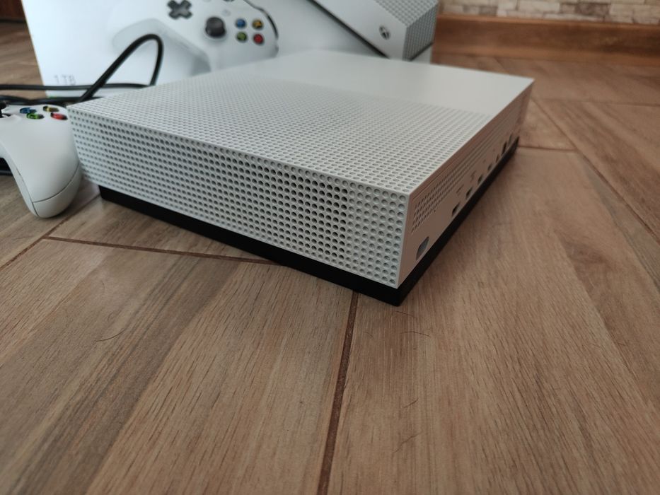 Xbox one S 1 TB z napędem Gwarancja Zamiana PS4 switch 360 PS3 series