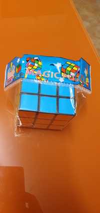 Cubo Mágico novo ainda com plástico