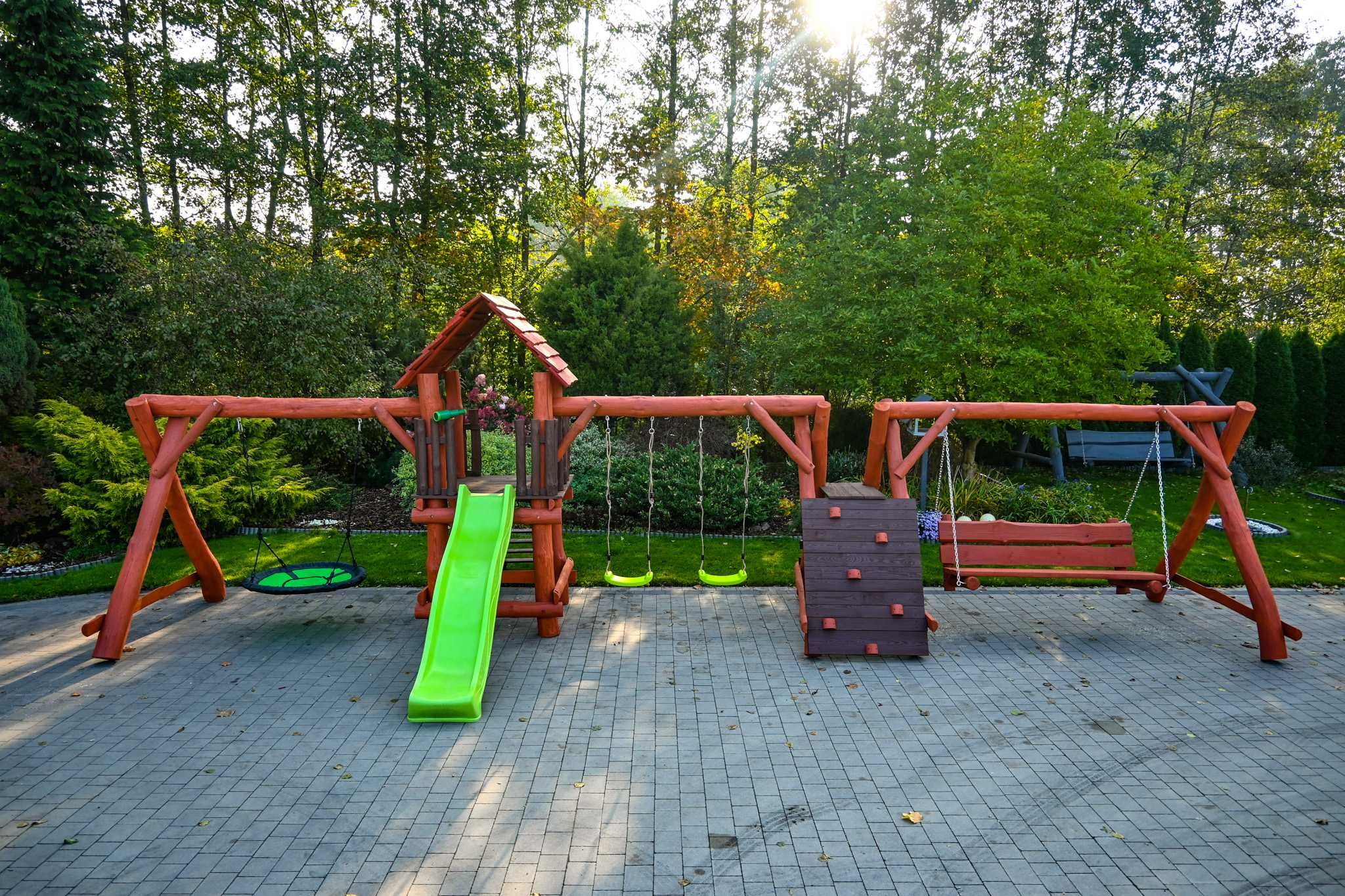 Duży plac zabaw dla dzieci z ławką ogrodową - dostępne od ręki!