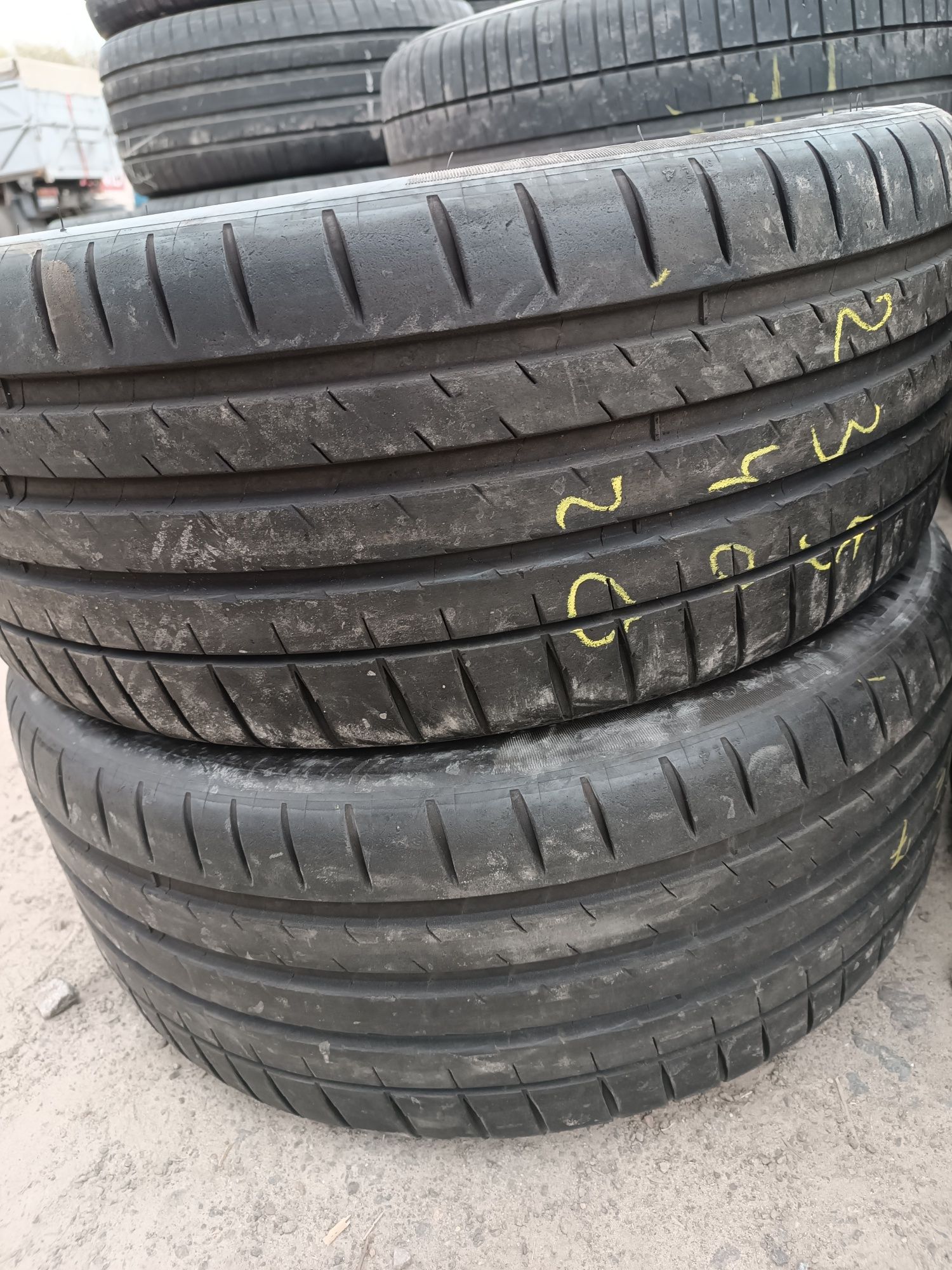 Шини літо Michelin 235/40/20 6mm 2шт.