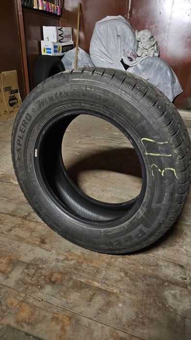 Шини зимові 235/65 R17