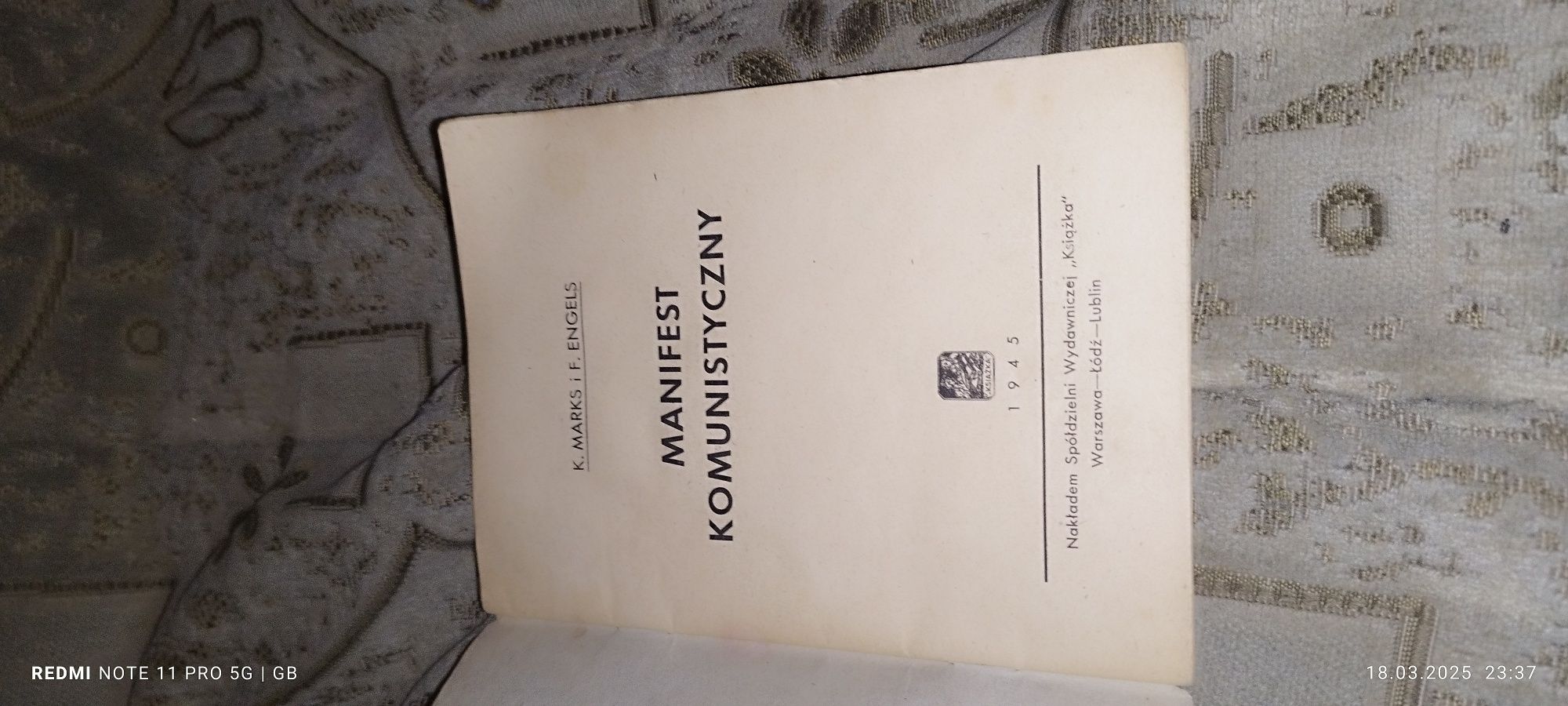 Sprzedam starą książkę manifest komunistyczne z roku 1945