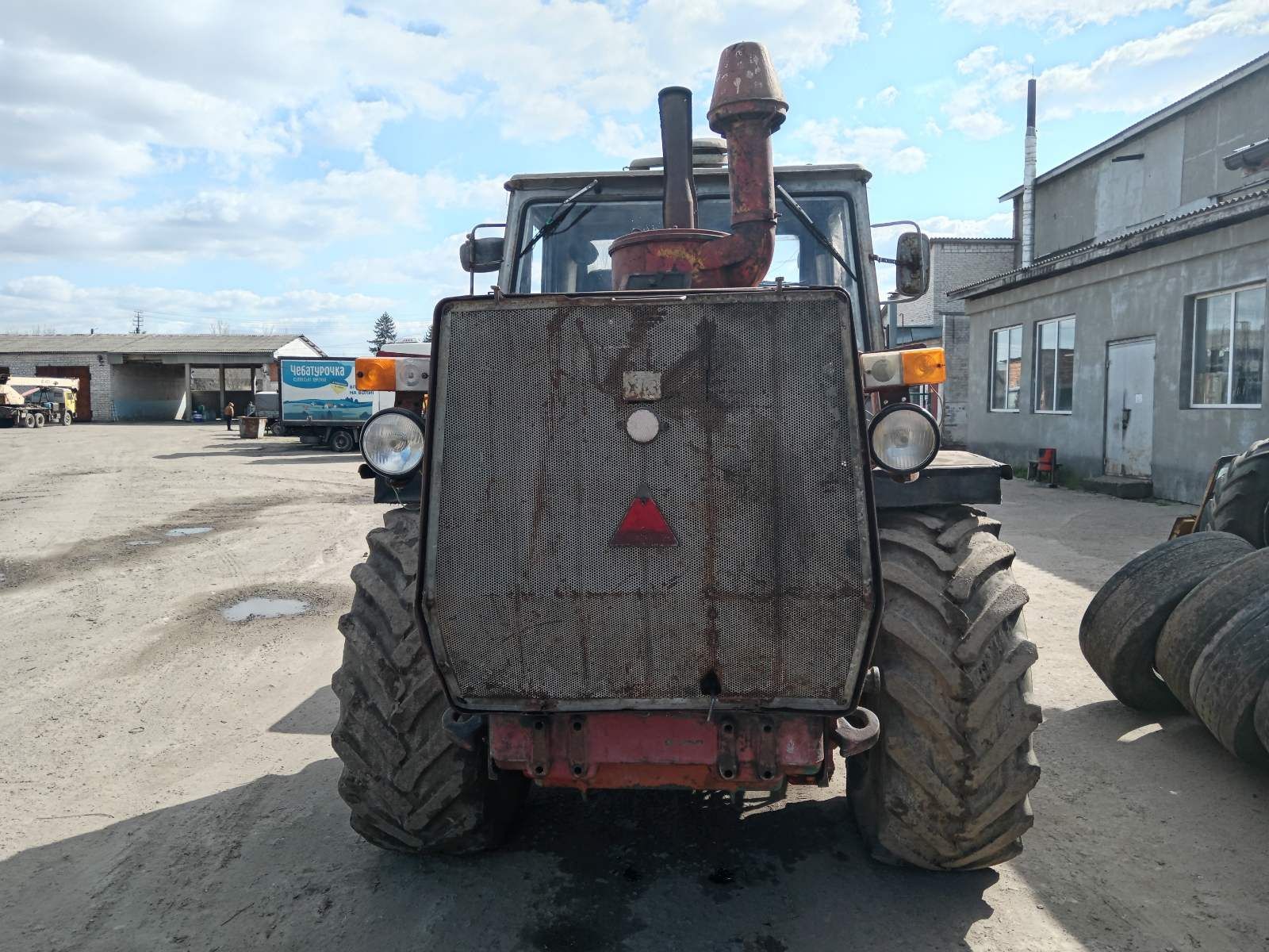 Трахтор Т-150К в робочому стані
