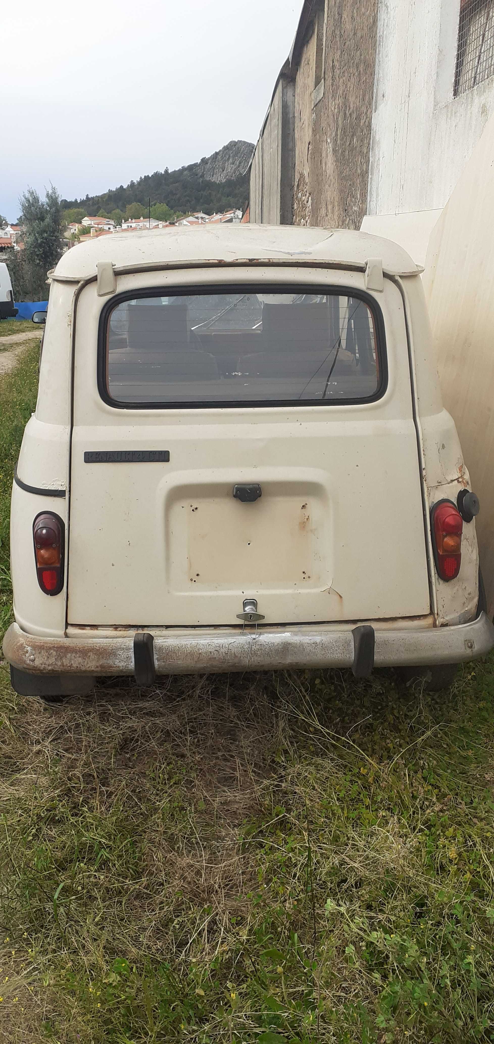Renault 4L para peças.