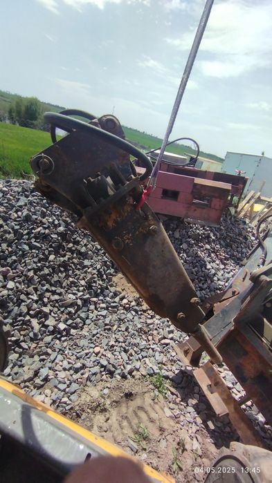 Навісне обладнання для навантажувача