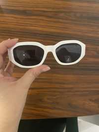 Oculos de sol brancos