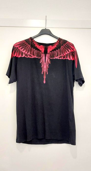 T-shirt preta c/ pormenores - Tamanho M