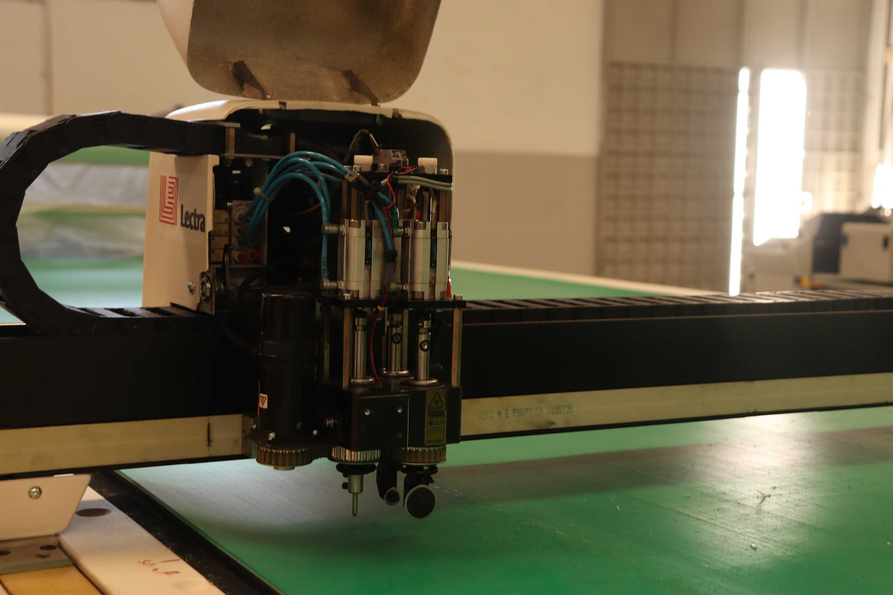 Industria Têxtil - Lectra Prospin - máquina de corte automático