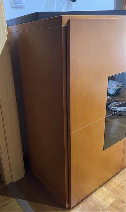 Móvel “O Brasileiro” – Madeira | 93x93x48 cm | Com pequeno desgaste