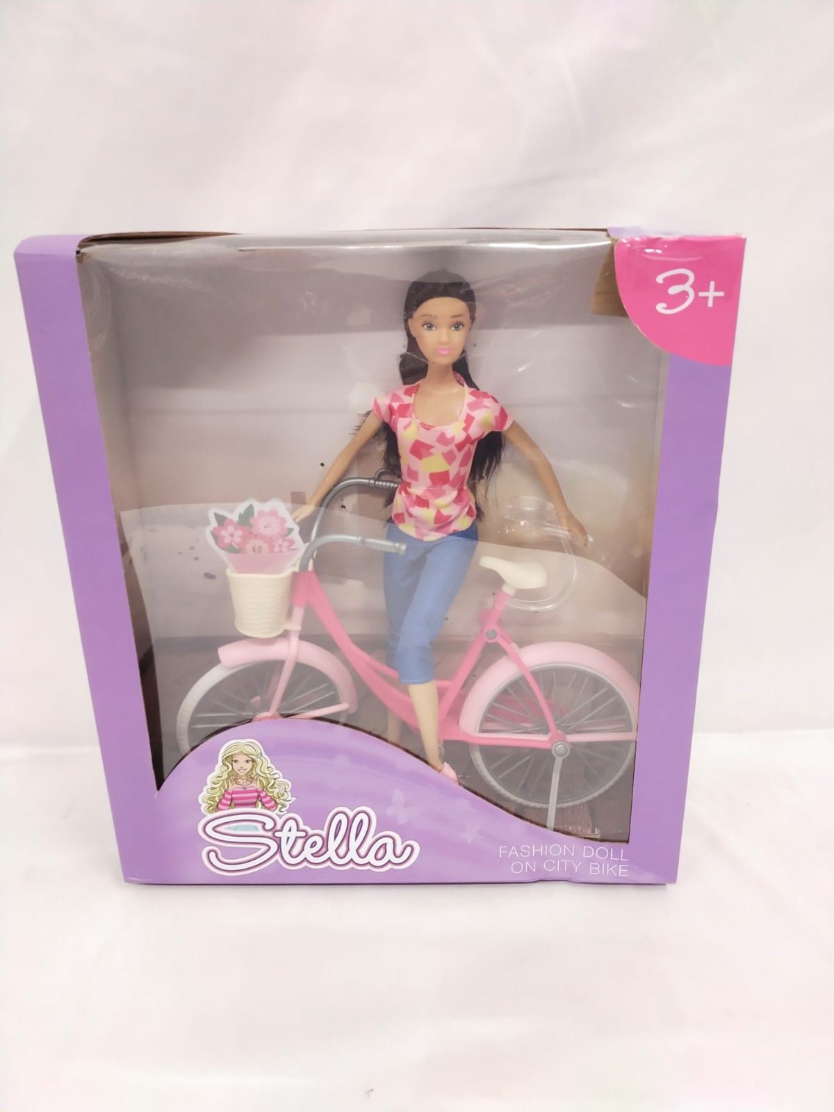 Lalka Stella z rowerem miejskim