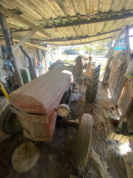 Trator ferguson com documentos