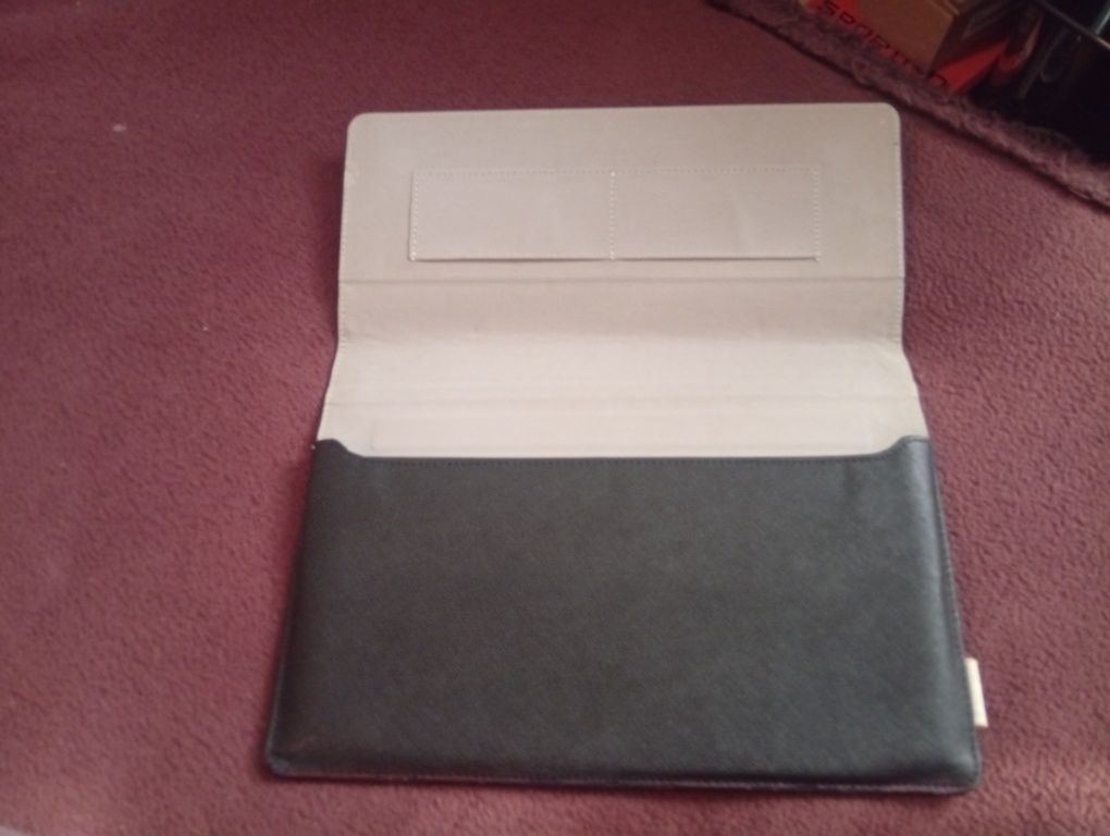 Etui orginalne LENOVO YOGA ale pasuje też na inne tablety laptopy