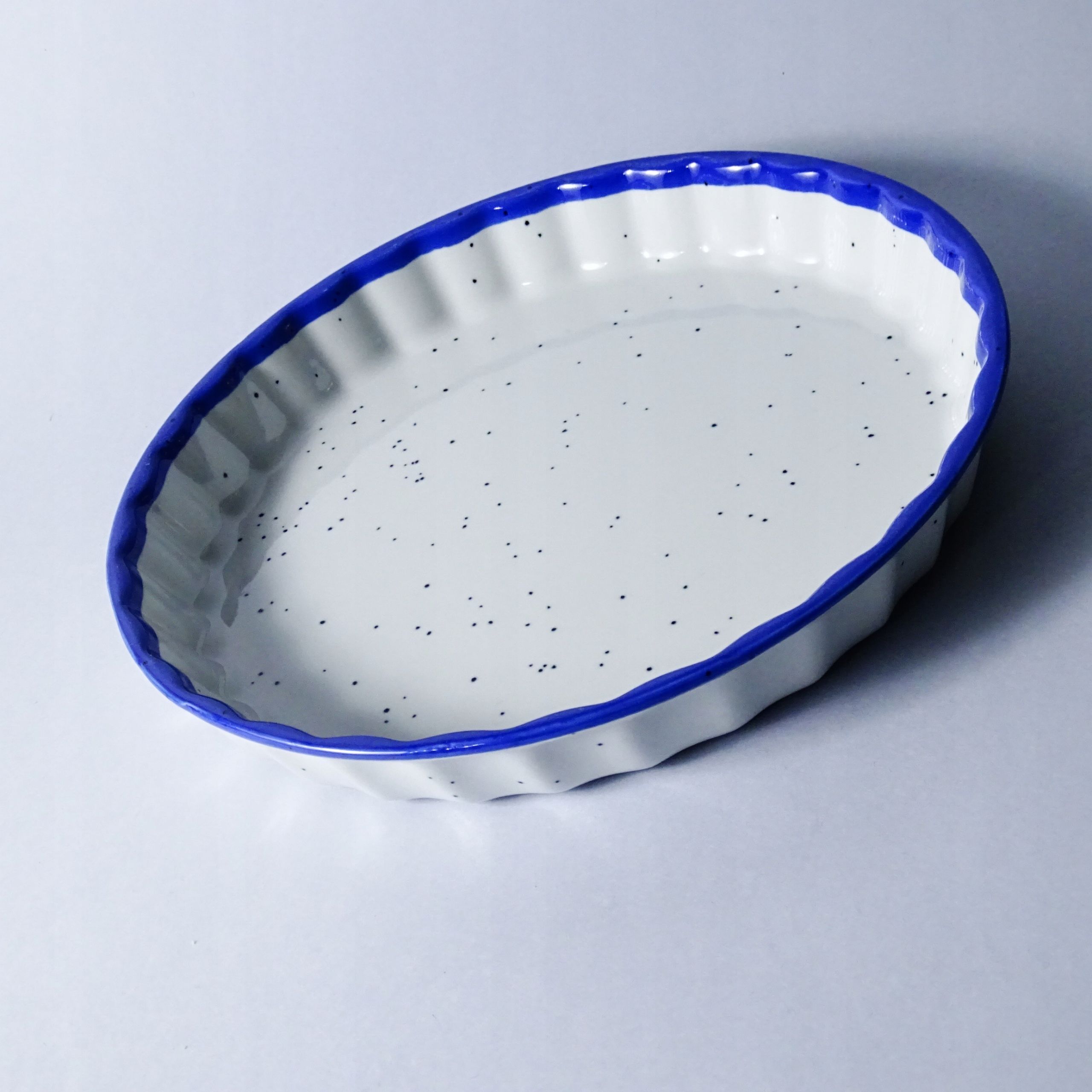 piękne porcelanowe żaroodporne nakrapiane naczynie półmisek