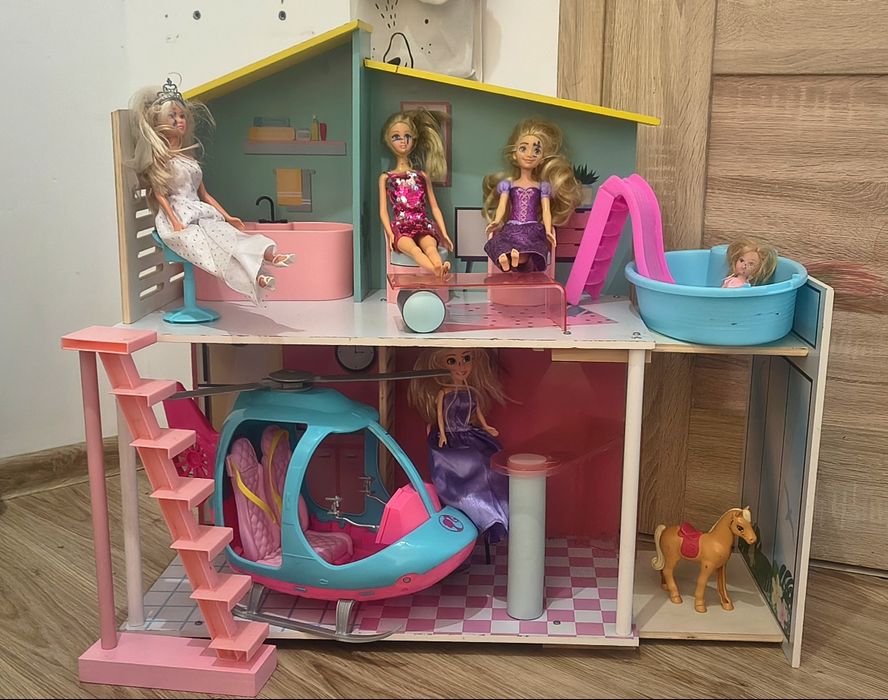 Domek dla lalek +lalki + helikopter Barbie