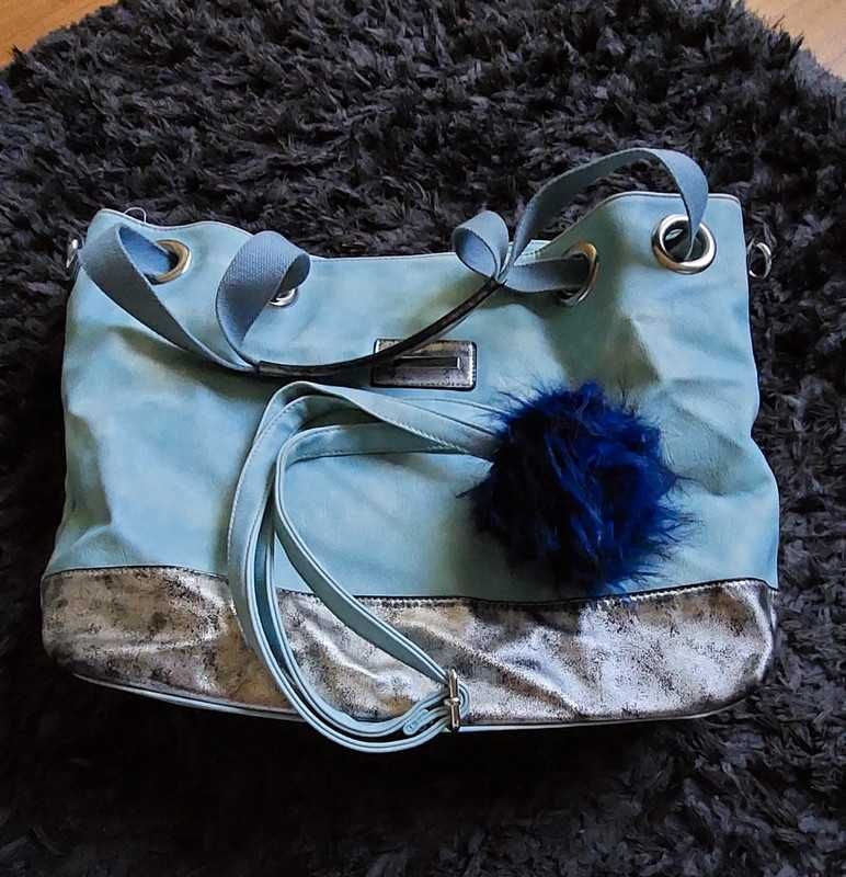 Błękitna torba na ramię