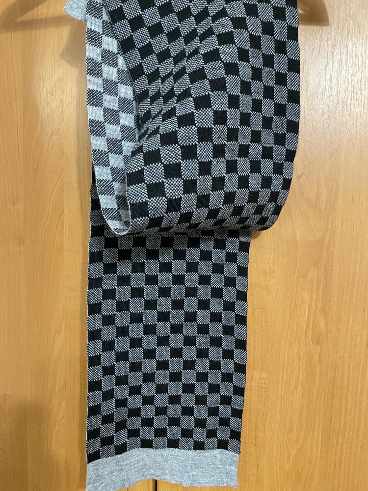 Шарф шерстяний дизайнерський louis vuitton.