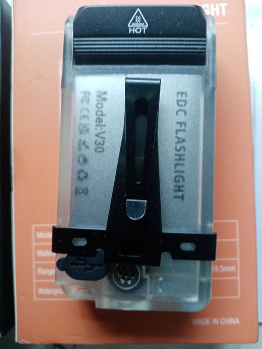 Boruit  V30 фонарь EDC