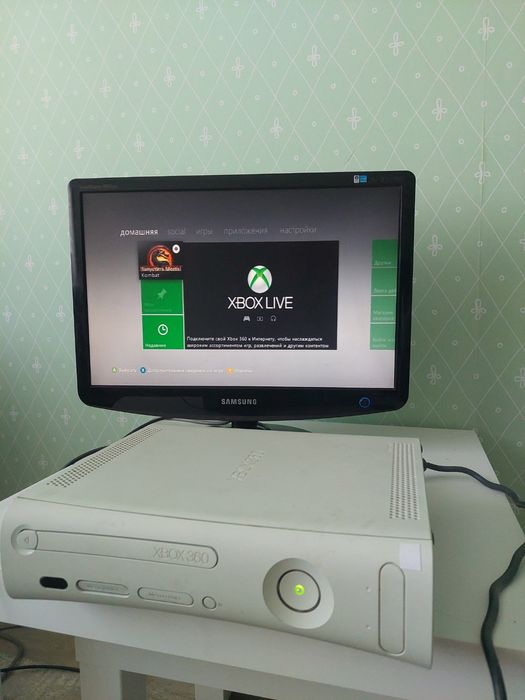 Приставка ікс бокс 360 xbox працююча гарний стан