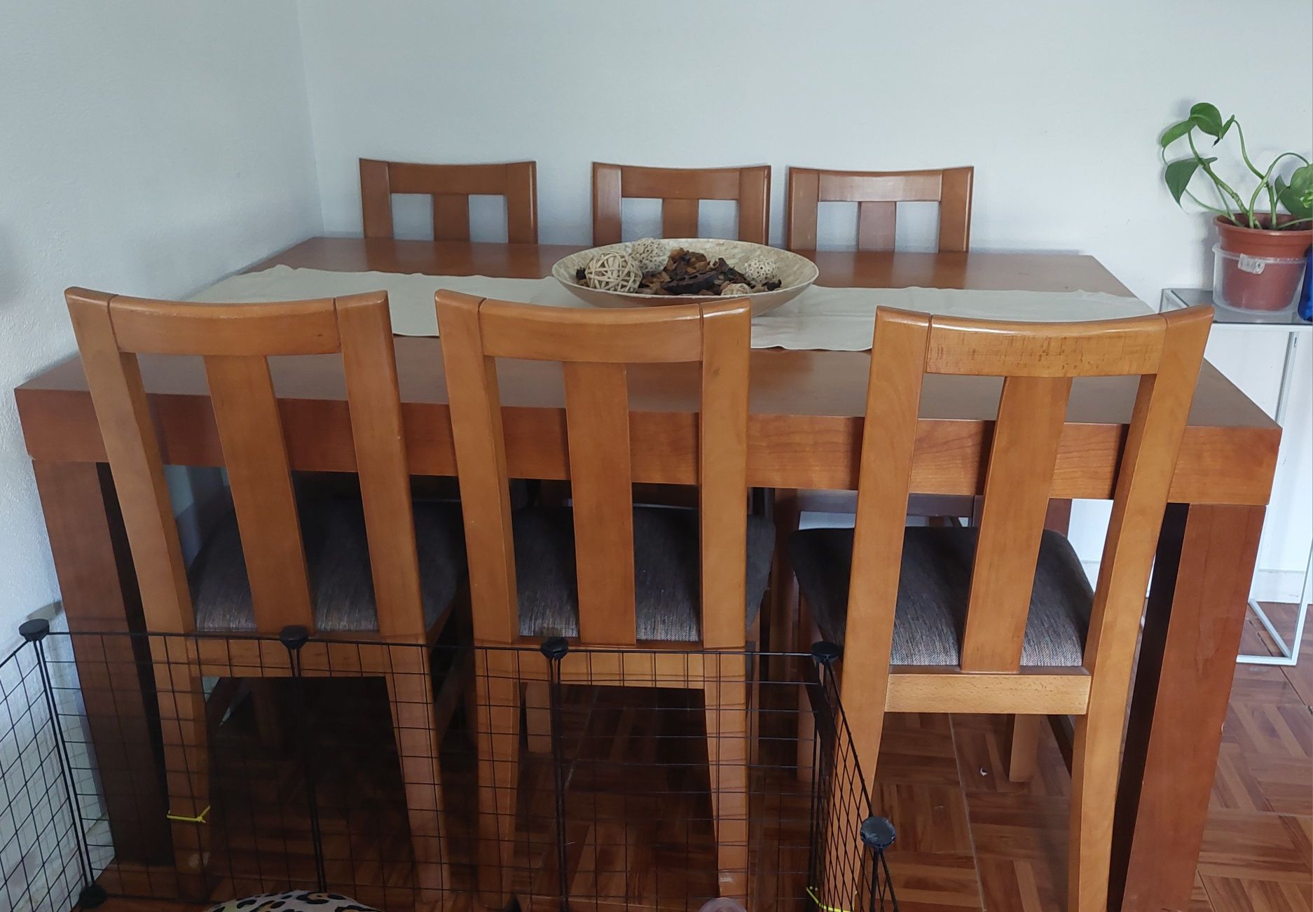 Mesa de Jantar c/ cadeiras